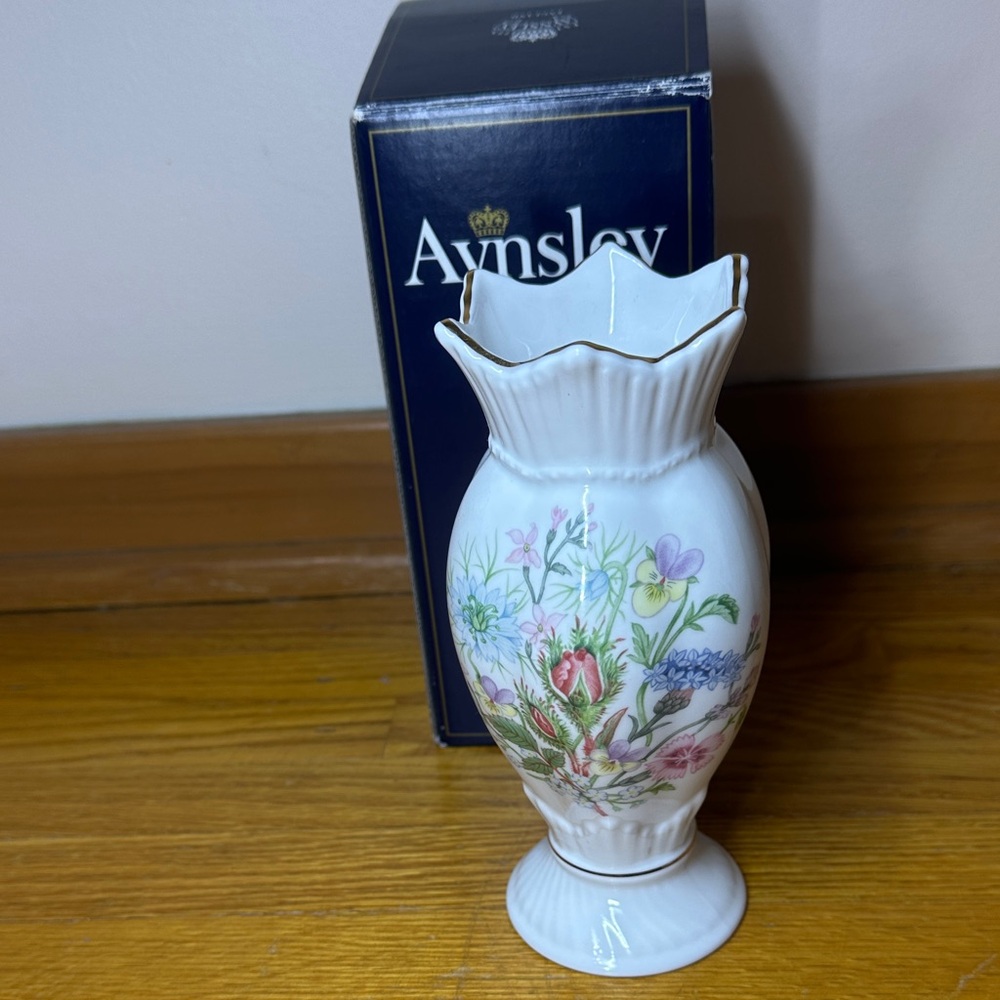 Aynsley Wild Tudor 6in Vase